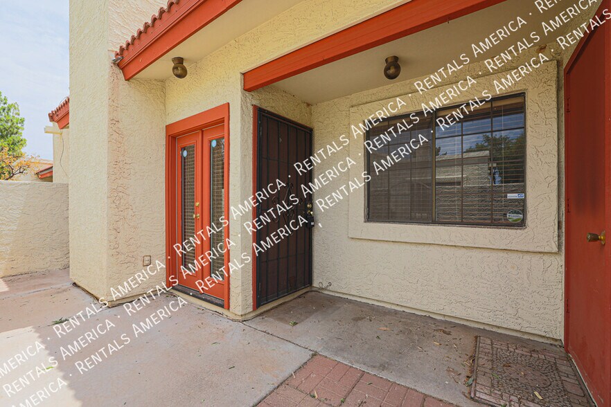 Building Photo - 633 W Southern Ave