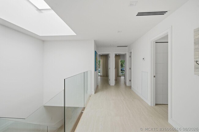 Building Photo - 1173 Hillsboro Mile