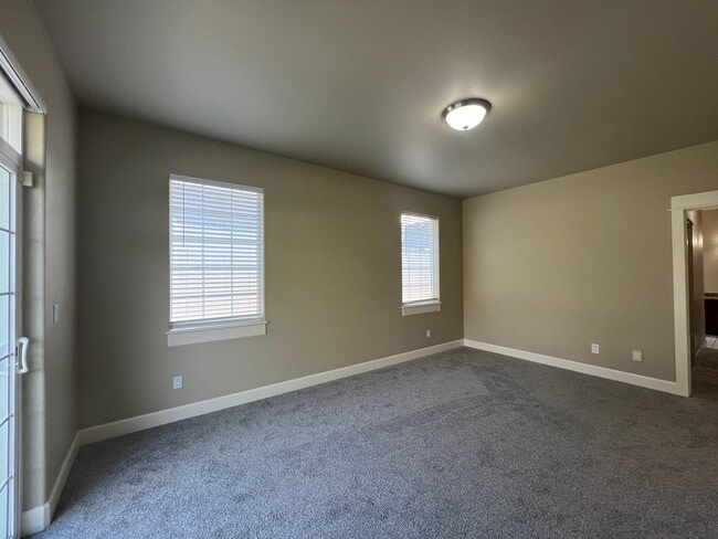 Building Photo - 8707 MacLaren Ave