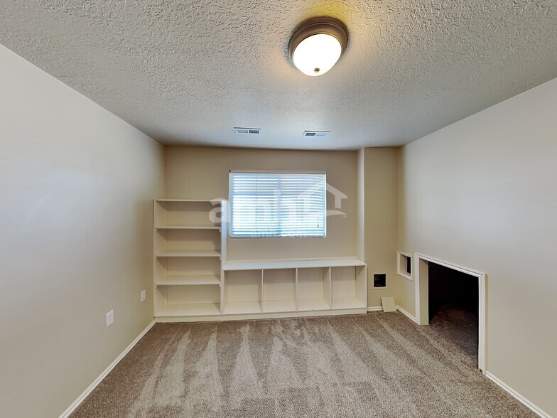 Building Photo - 2397 S 3000 W