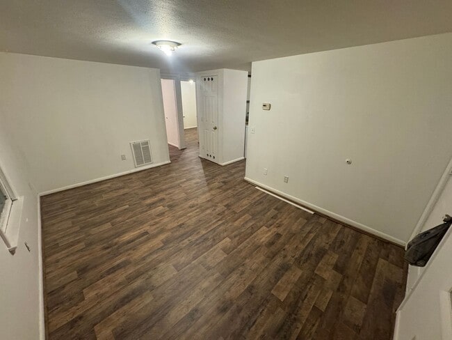 Building Photo - 2 Bedroom / 2 Bathroom house in Peoria wit...