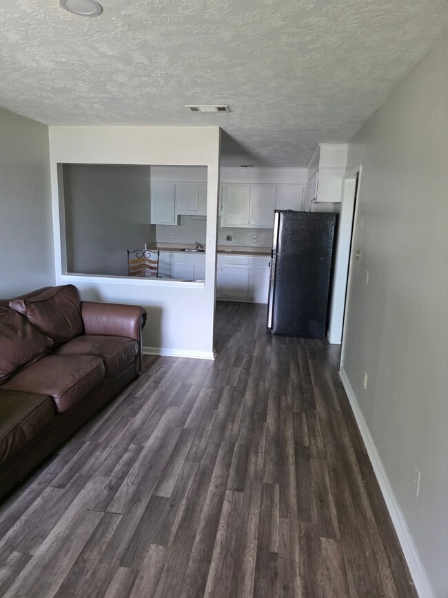 Building Photo - 3 Bedroom End Unit