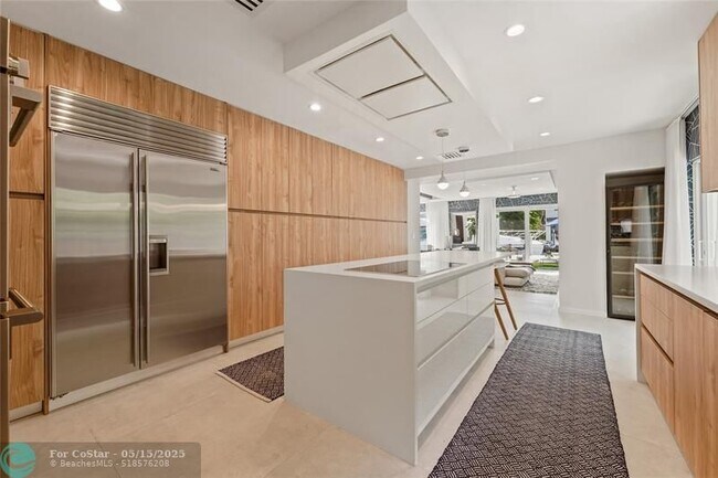 Building Photo - 325 Seven Isles Dr