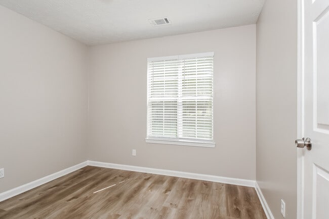 Building Photo - 1412 River Landing Way