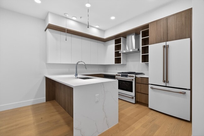 Building Photo - 160 Brunswick St