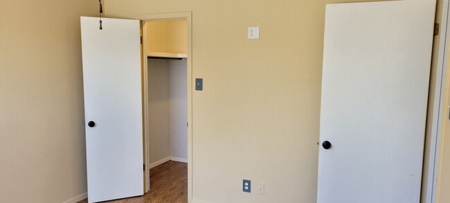 Building Photo - 904 John Doe St
