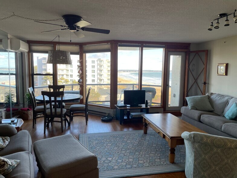 Building Photo - 215 E Grand Ave