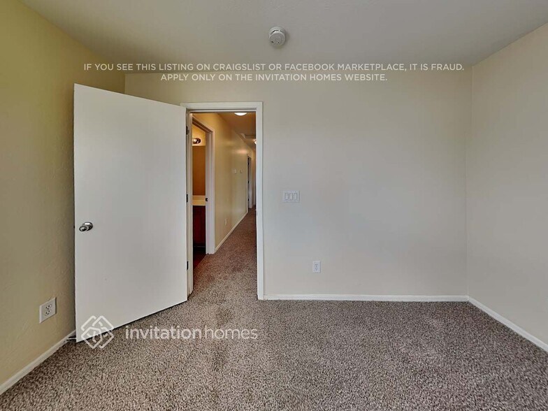 Building Photo - 34393 N Picket Post Dr