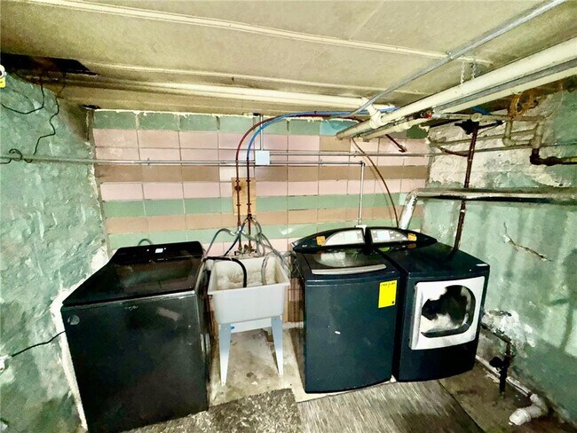 Building Photo - 1464 W Minnehaha Ave