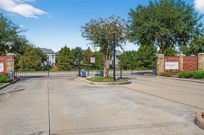 Building Photo - 10021 Hillside Bayou Dr