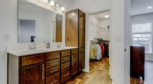 Building Photo - 3873 Brookfield Dr