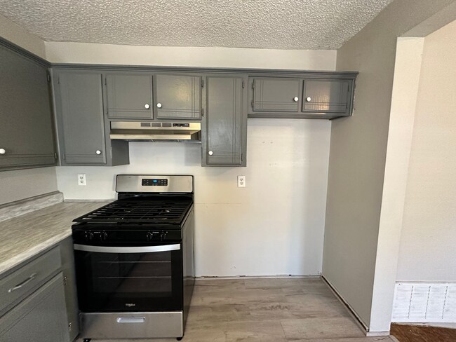 Building Photo - Remodeled 3 bed 1 bath in Central OKC