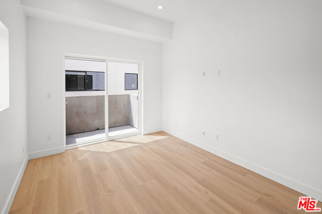 Building Photo - 11010 Hortense St