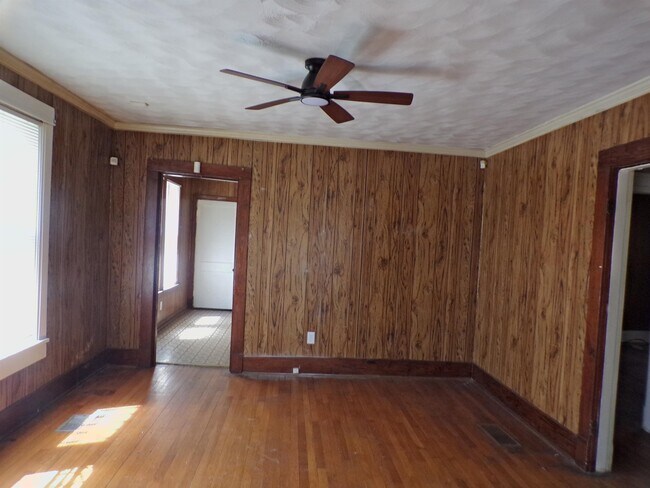 Building Photo - 756 S Pkwy E