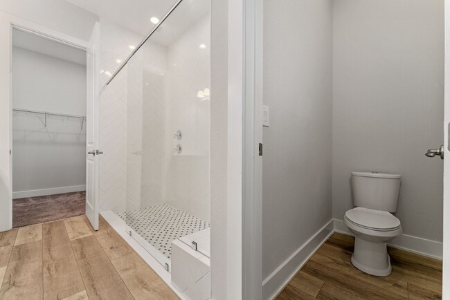 Building Photo - Nice 3/2.5 Bath Home with Bonus Room and 2...