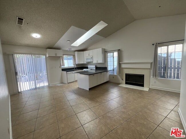 Building Photo - 13966 Green Vista Dr