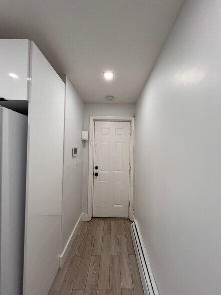 Building Photo - 70 Bevan St
