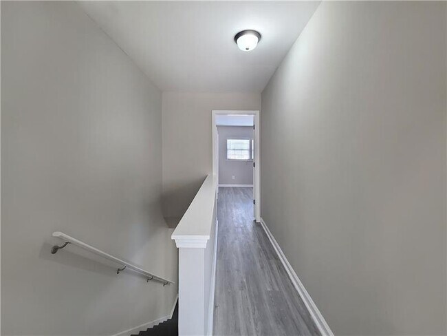 Building Photo - 2406 Campbellton Rd SW