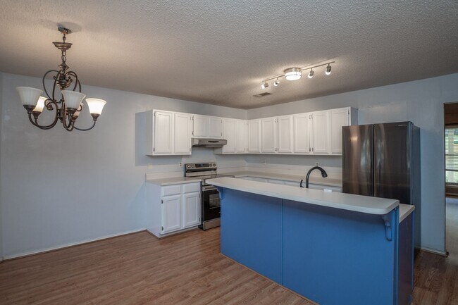 Building Photo - 4 Bedroom Home in North Little Rock with S...