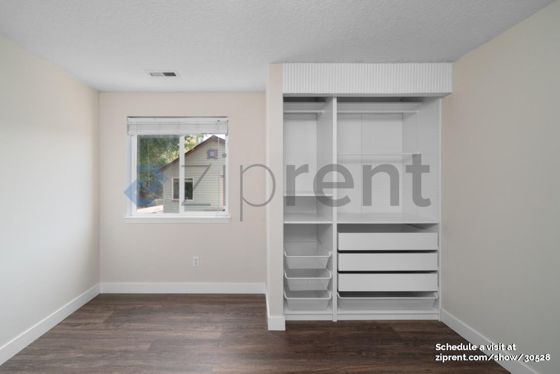 Building Photo - Unit