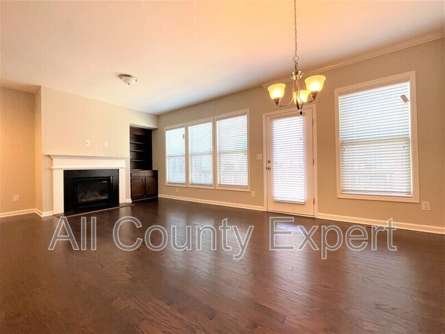 Building Photo - 912 Rose Way