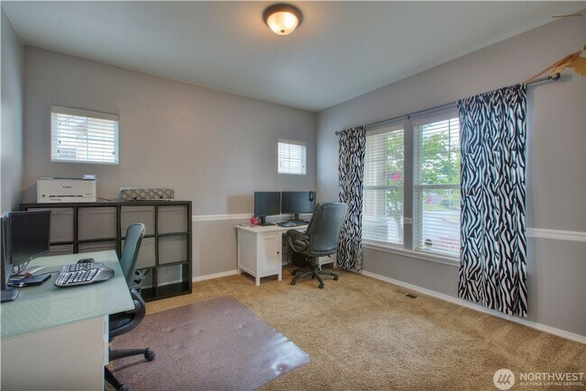 Building Photo - 3 Bedroom Maple Valley Home