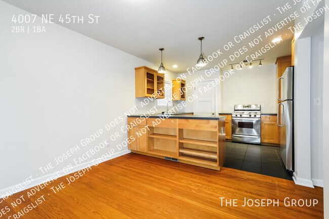 Building Photo - 4007 NE 45th St