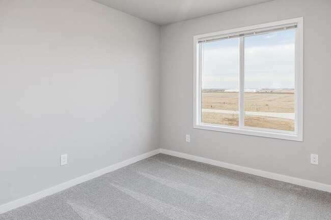 Building Photo - Stunning 3 Bedroom Home Nestled in Norwalk