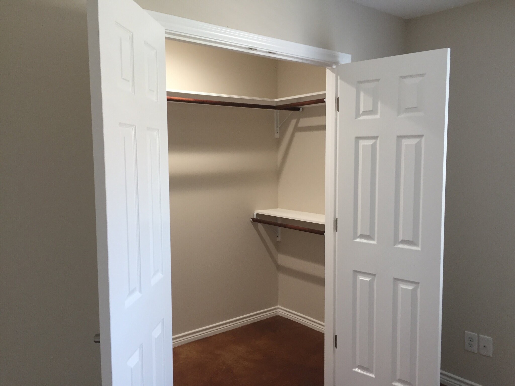 Building Photo - 2249 Ridgeview Dr