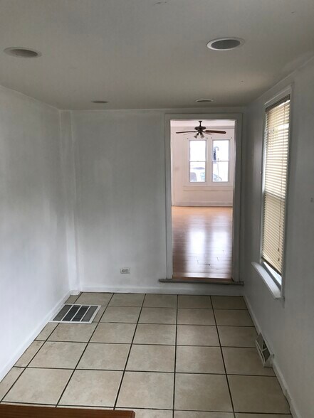 Building Photo - 520 S 14th St