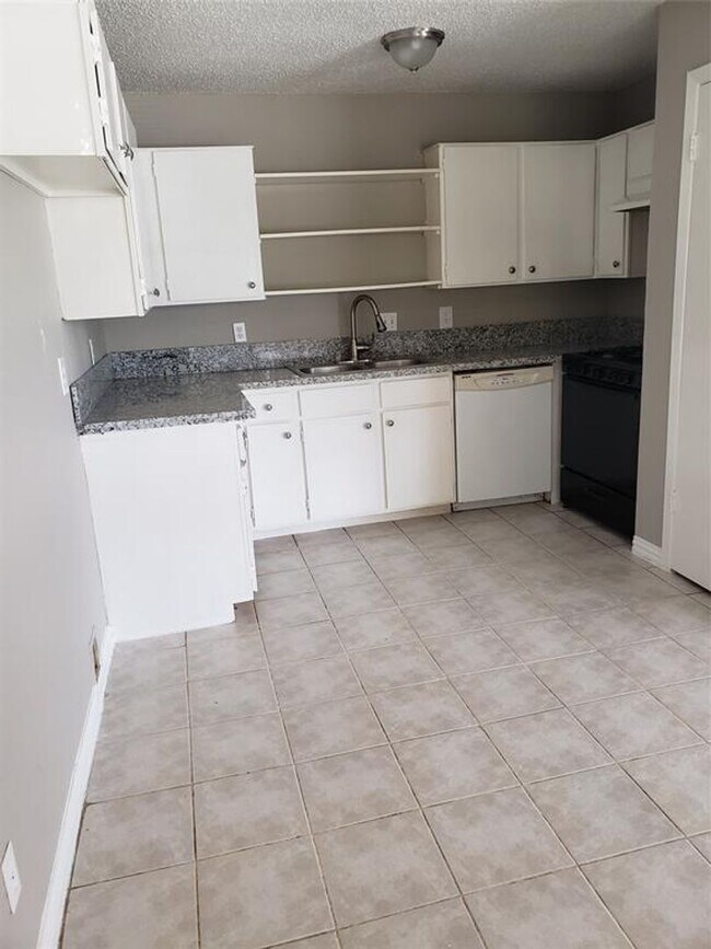 Building Photo - Beautiful 4 Bedroom Home in Houston / Nice Backyard