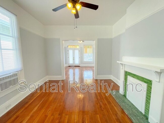 Building Photo - 2435 Lapeyrouse Street