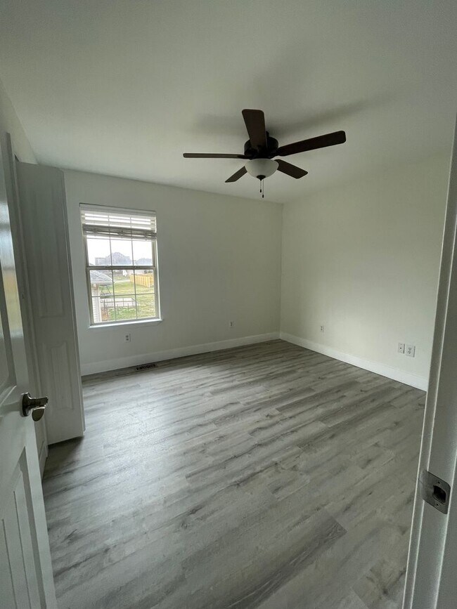 Building Photo - 1009-1011