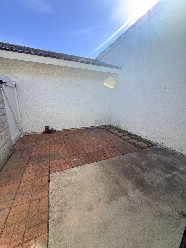 Building Photo - Private 2 Bed 2 Bath Single-Story Living in West Anaheim