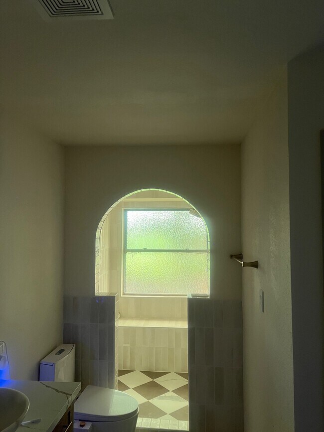 Building Photo - 16818 Rockbend