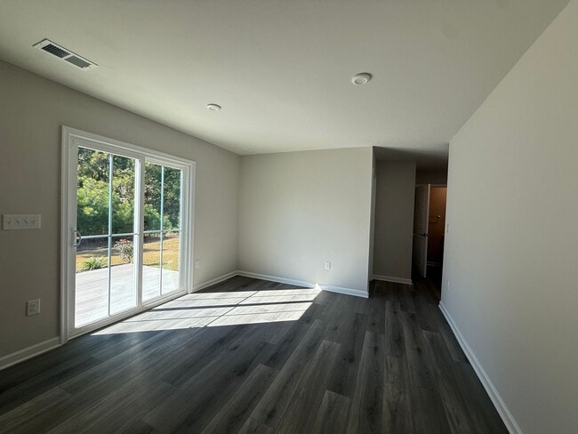 Building Photo - 4 Bedrooms, 2.5 Bathrooms - Home in Armuchee!