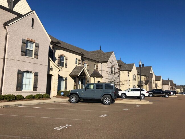 Building Photo - 3 Bedroom, 3.5 Bath Condo in Oxford Mississippi in Creekside.
