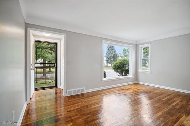 Building Photo - 18201 Maple Heights Blvd
