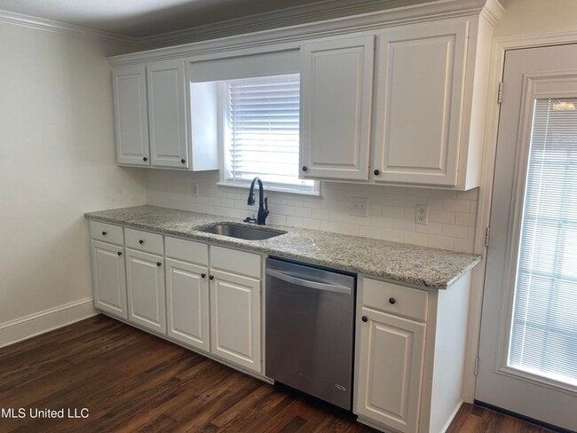 Building Photo - 209 Cherrybark Ln