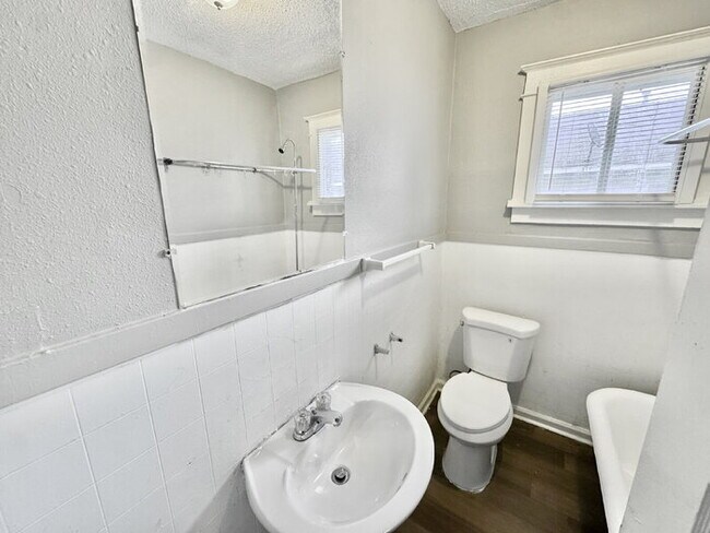 Building Photo - 3338 Coleman Ave