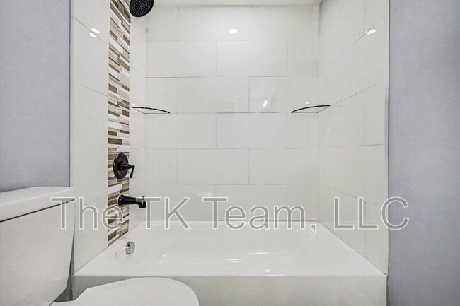 Building Photo - 416 Richardson St