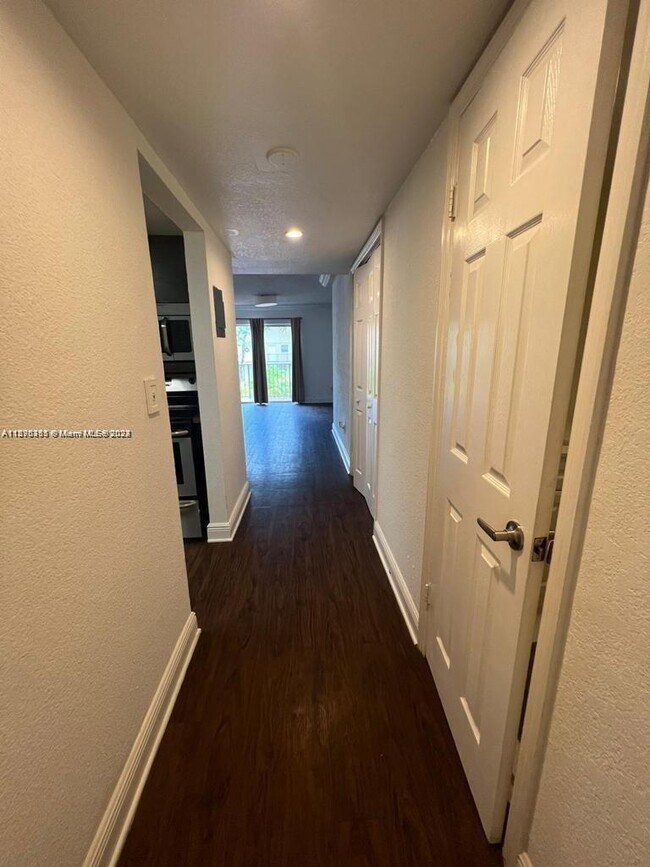 Building Photo - 8650 SW 109th Ave