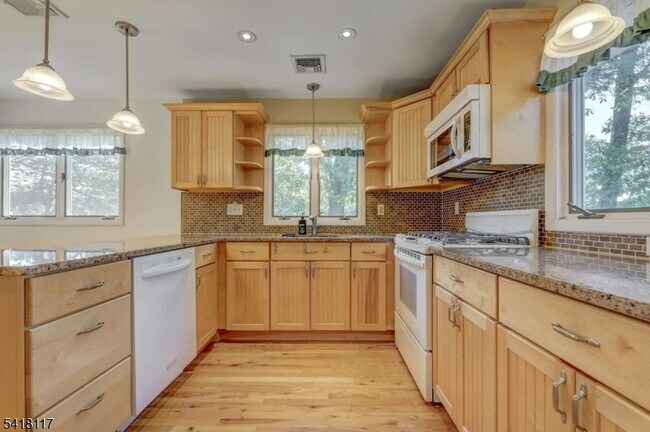 Building Photo - 336 Lakeview Ave