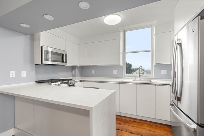 Building Photo - 4 Brigham St