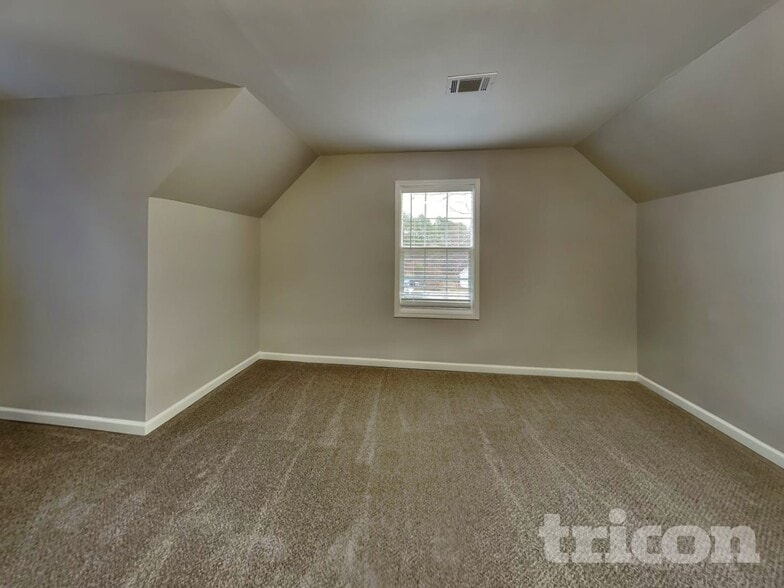 Building Photo - 200 River Walk