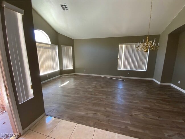 Building Photo - 1001 Eaglewood Dr