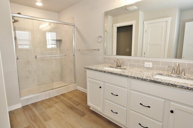 Building Photo - 496 N Tessa Ln