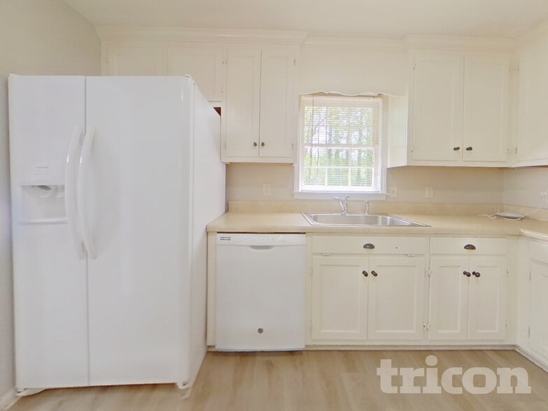 Building Photo - 5450 Bridle Dr