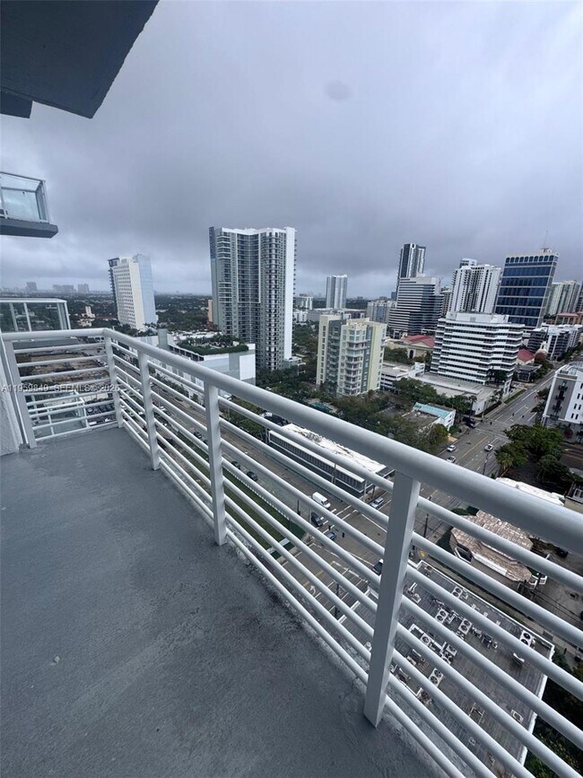 Building Photo - 315 NE 3rd Ave