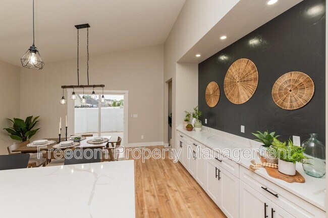 Building Photo - 2125 Oxon St